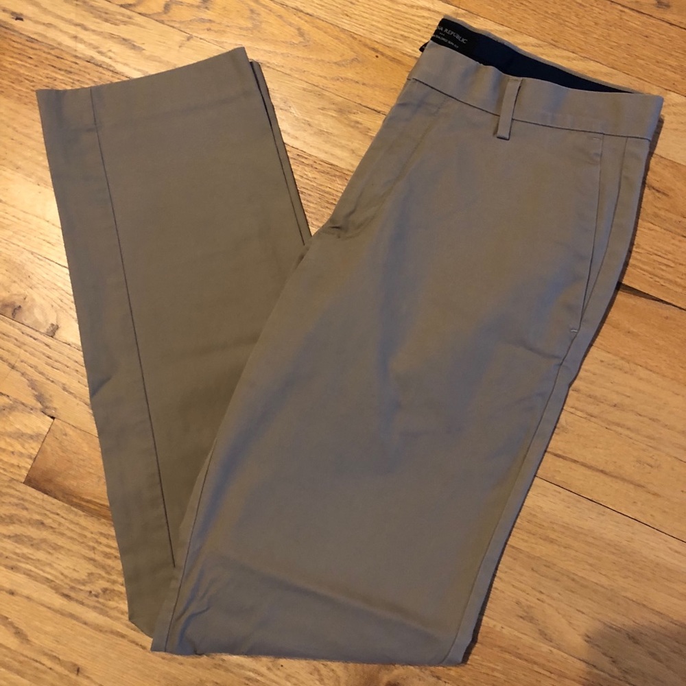 Banana Republic Men’s Non-Iron Slim-Fit Khakis 30